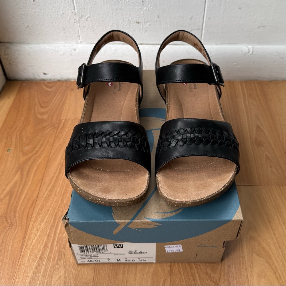 Clarks Women's Un Perri Way Flat Sandal Adjustable Size 7 With Box